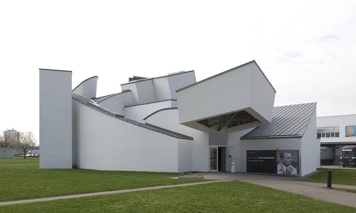 Фрэнк Гери (Frank Gehry): Vitra Design Museum (музей дизайна Vitra), Vitra premises, Weil am Rhein, Germany, 1989
